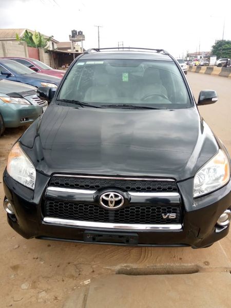 Toyota RAV4 • 2011 • 32 km 1