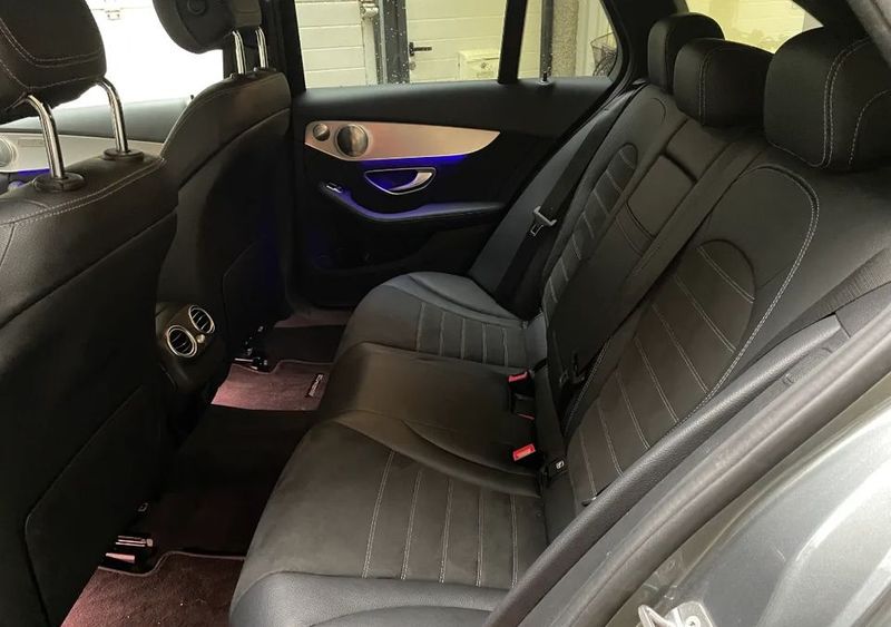 Mercedes-Benz C • 2020 • 75,000 km 4