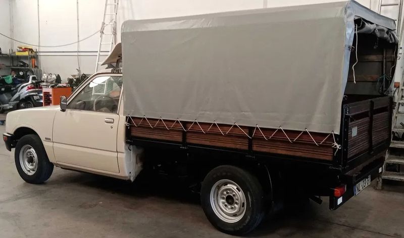 Isuzu Pickup • 1983 • 31,000 km 4