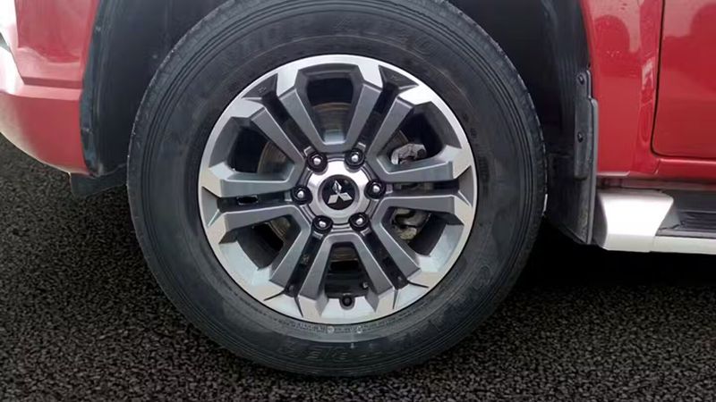 Mitsubishi L200 • 2020 • 121,530 km 24