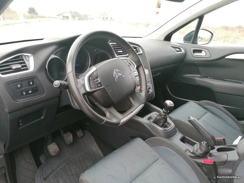 Citroën C4 • 2014 • 200,000 km 3