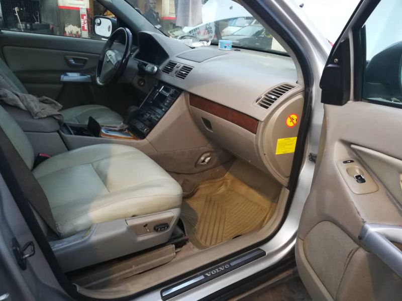 Volvo XC90 • 2005 • 133,059 km 7