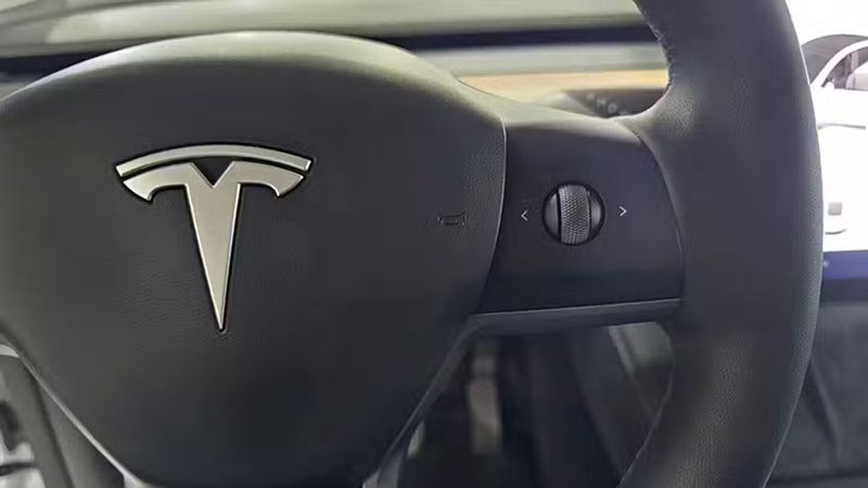Tesla Model Y • 2024 • 16,942 km 25