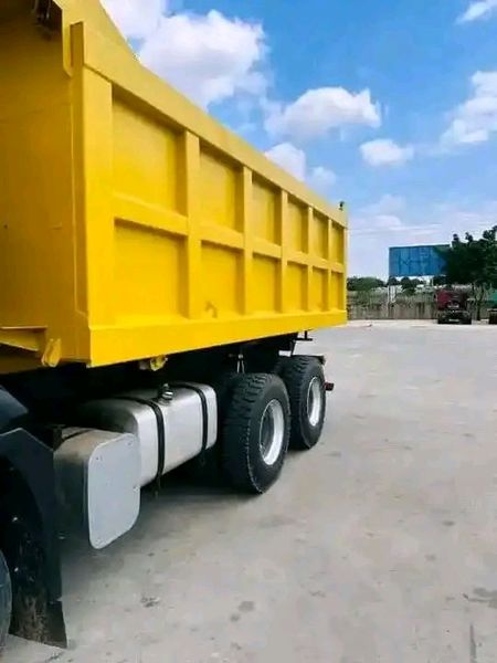 Sinotruk Howo A7 6x4 • 2015 • 5,000 km 6