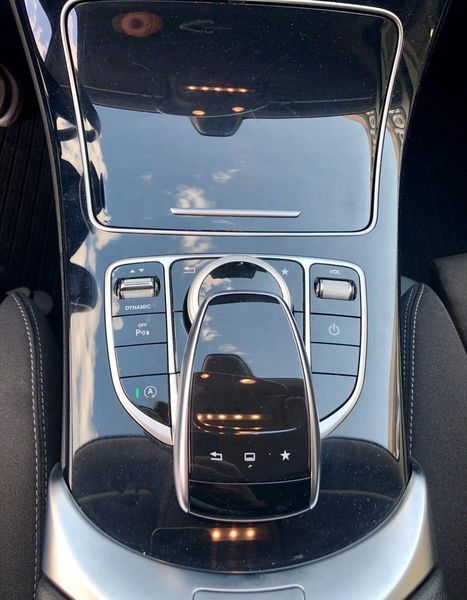 Mercedes-Benz 200 - 300 • 2016 • 80,000 km 2