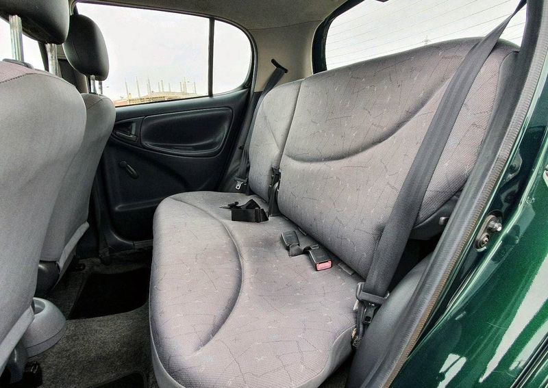 Toyota Yaris • 2001 • 200,000 km 3