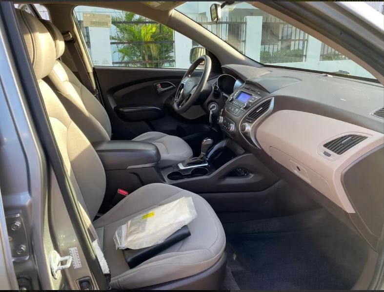 Hyundai Santa Fe • 2015 • 110,000 km 5