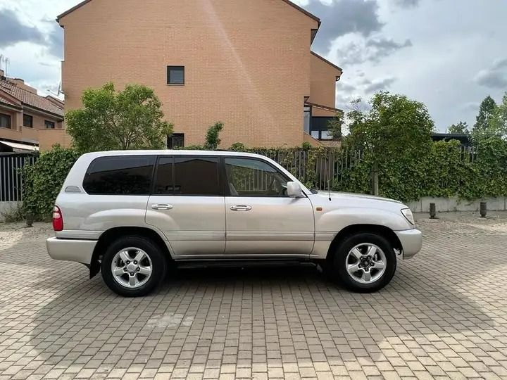 Toyota Land Cruiser • 2005 • 150,000 km 10