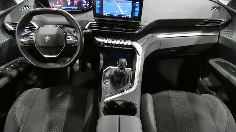 Peugeot 3008 • 2022 • 49,654 km 4