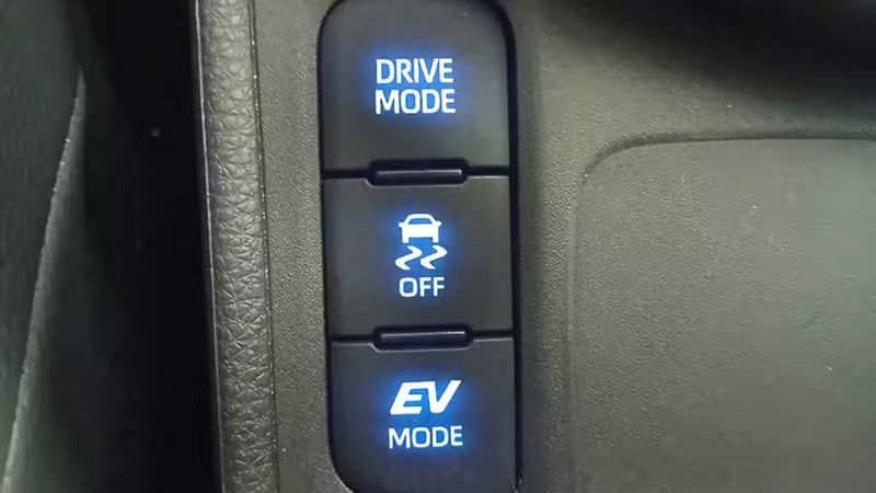 Toyota Yaris • 2023 • 13,473 km 3