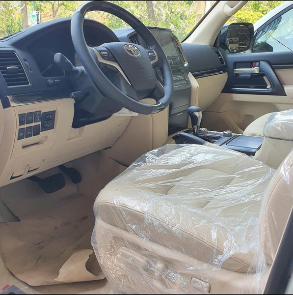 Toyota Land Cruiser • 2023 • 23,457 km 5