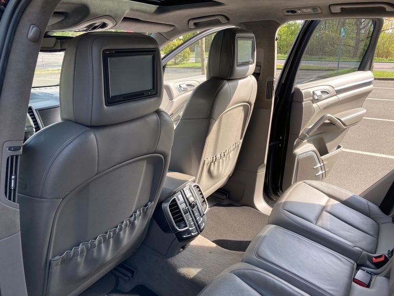 Porsche Cayenne • 2010 • 140,000 km 7