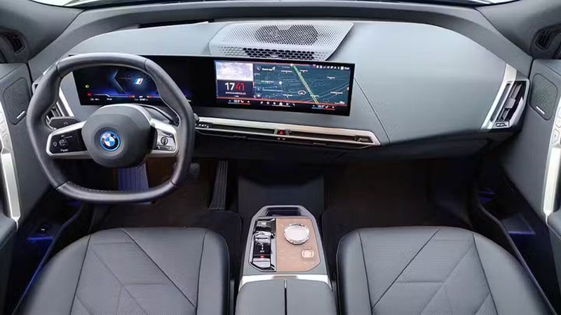 BMW i3 • 2023 • 23,167 km 5