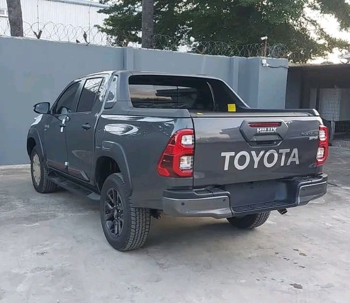 Toyota Hilux • 2019 • 23 km 2