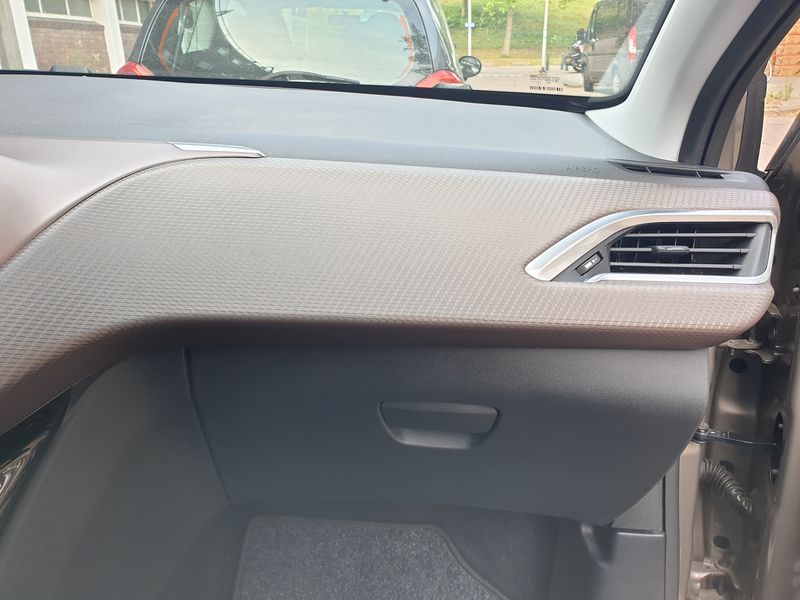 Peugeot 2008 • 2014 • 63,600 km 21