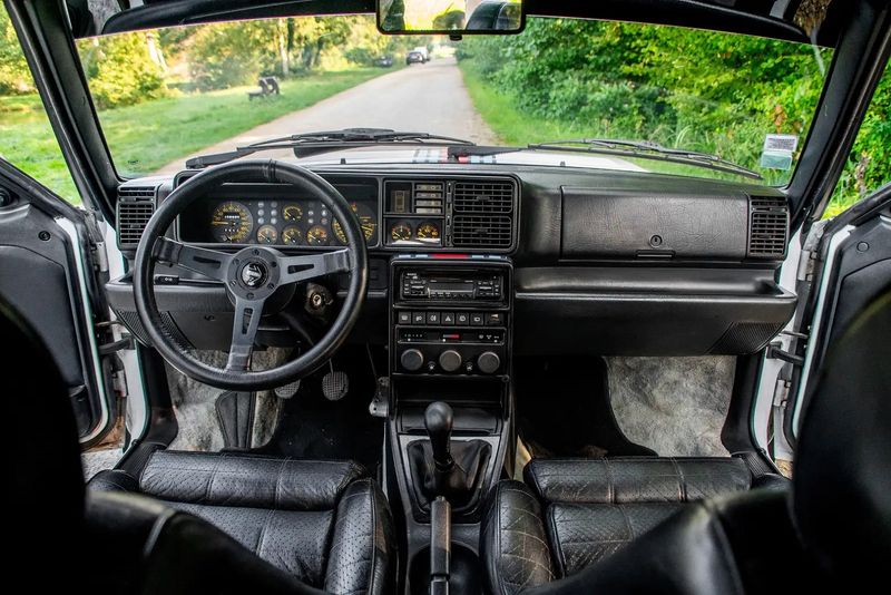 Alfa Romeo GT • 1991 • 139,600 km 10