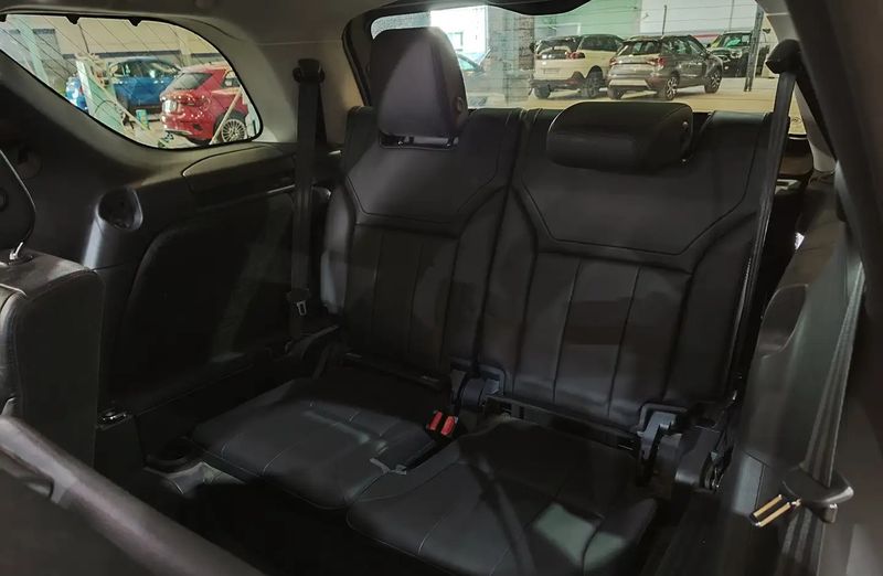 Land Rover Discovery • 2018 • 168,437 km 5