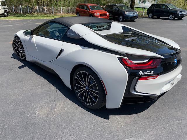 BMW i8 • 2020 • 7 km 1