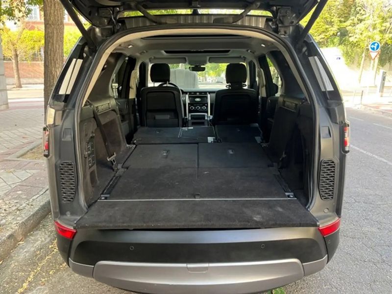 Land Rover Discovery • 2017 • 146,000 km 12