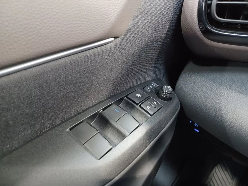 Toyota Yaris • 2023 • 5,500 km 13