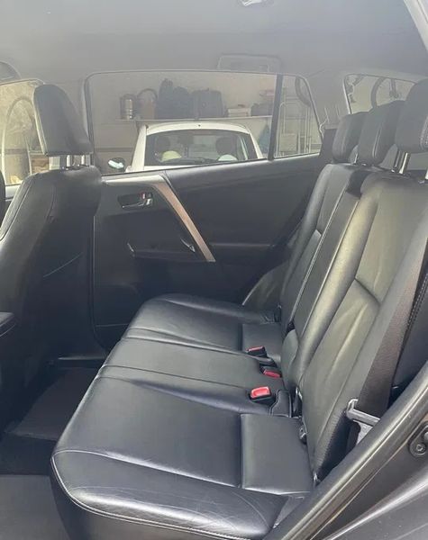 Toyota RAV4 • 2014 • 80,000 km 3