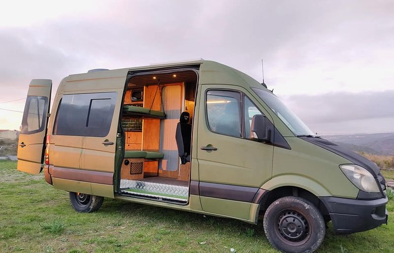 Mercedes-Benz Sprinter • 2009 • 150,000 km 1