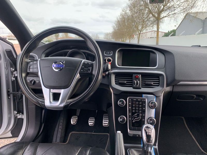 Volvo V40 • 2014 • 60,000 km 4