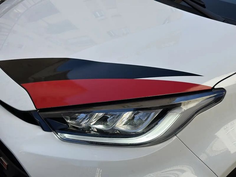 Toyota Yaris • 2024 • 1,960 km 12