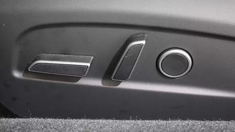 Tesla Model 3 • 2024 • 2,750 km 24