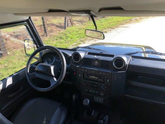 Land Rover Defender • 2008 • 110,000 km 8