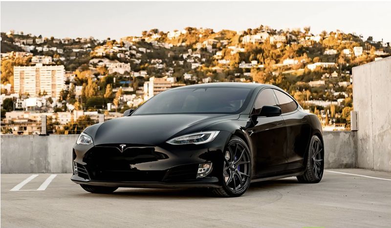 Tesla Model S • 2018 • 111,000 km 6