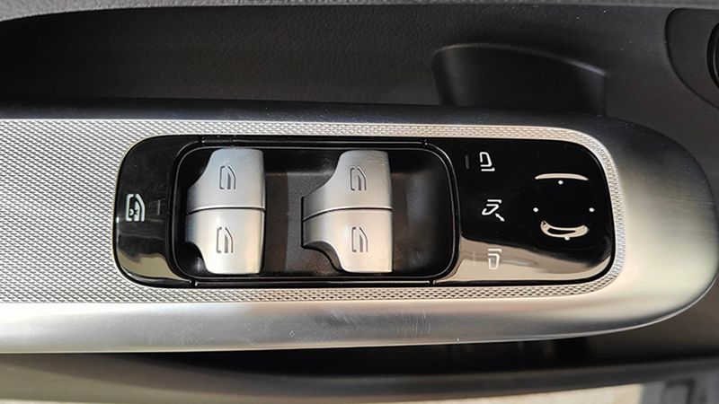 Mercedes-Benz GLC • 2023 • 11,750 km 15