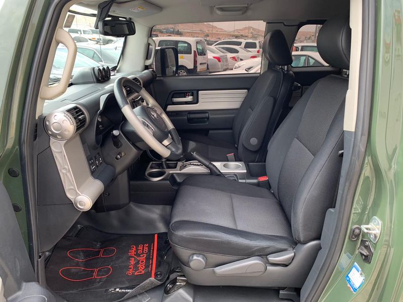 Toyota FJ Cruiser • 2014 • 33,000 km 2