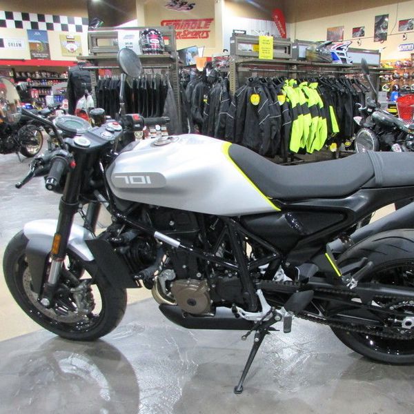 Husqvarna 701 supermoto • 2019 • 3,423 km 2