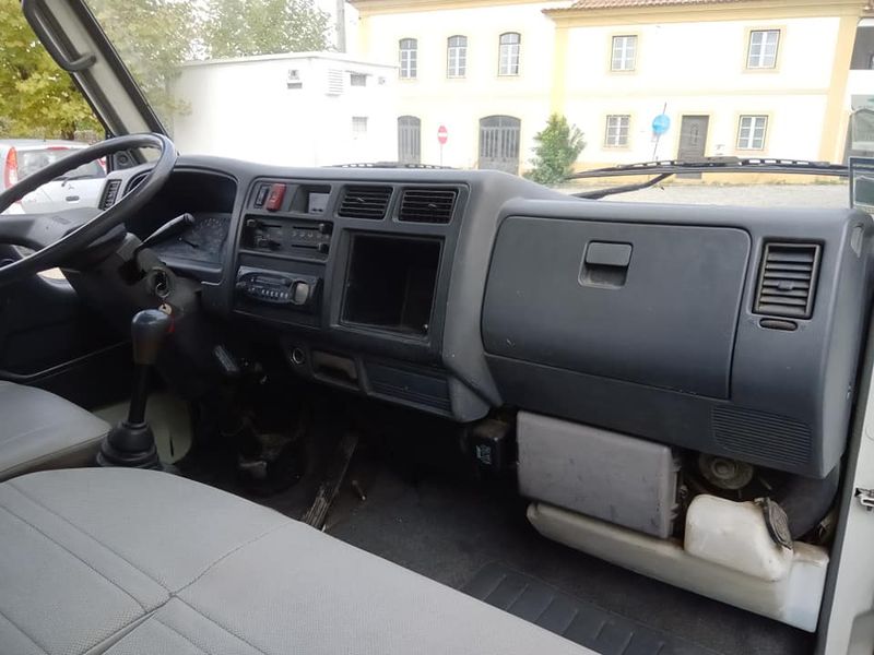 Toyota Dyna • 1999 • 90,000 km 3