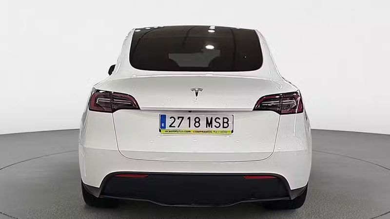 Tesla Model Y • 2024 • 16,942 km 20