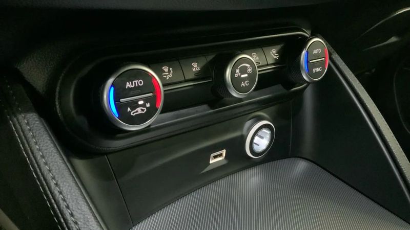 Alfa Romeo Stelvio • 2022 • 63,414 km 3