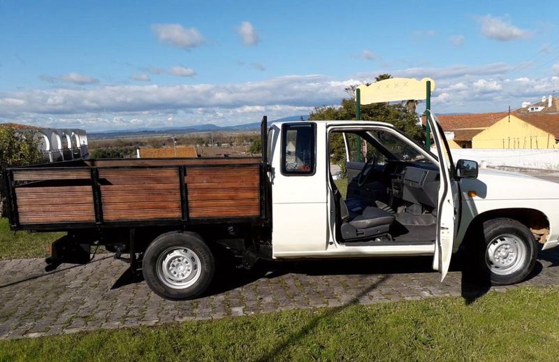 Nissan Pickup • 1993 • 200,000 km 10