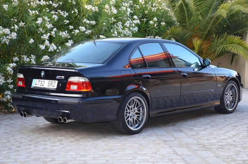 BMW M5 • 2002 • 152,000 km 4