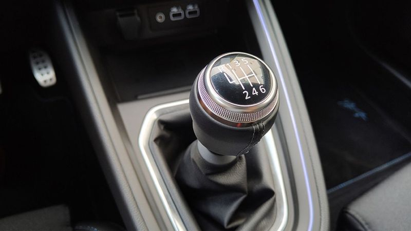 Renault Clio • 2024 • 1,020 km 7