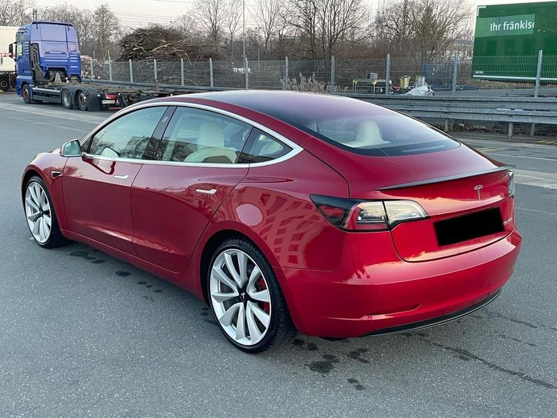 Tesla Model 3 • 2019 • 101,000 km 4