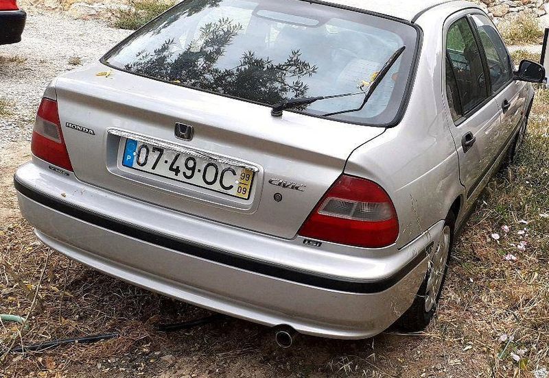 Honda Civic • 1999 • 200,000 km 5