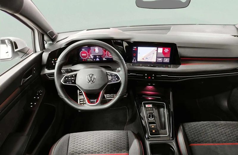 Volkswagen Golf • 2024 • 26,682 km 5