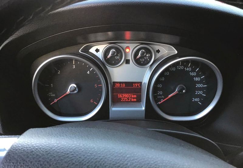 Ford Focus • 2010 • 160,000 km 4