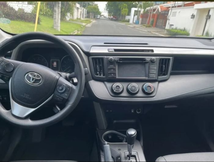 Toyota RAV4 • 2017 • 99,000 km 4
