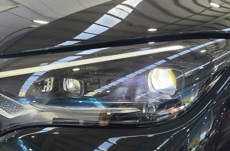 Mercedes-Benz E • 2023 • 37,381 km 12