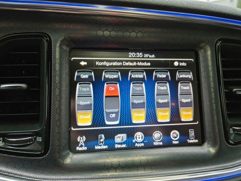 Dodge Challenger • 2015 • 66,700 km 9