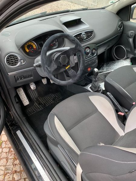 Renault Clio • 2009 • 130,000 km 2