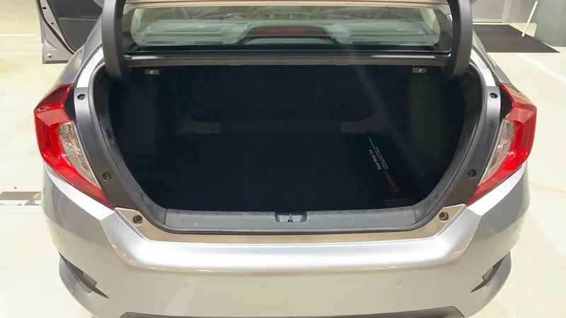 Honda Civic • 2018 • 93,900 km 12