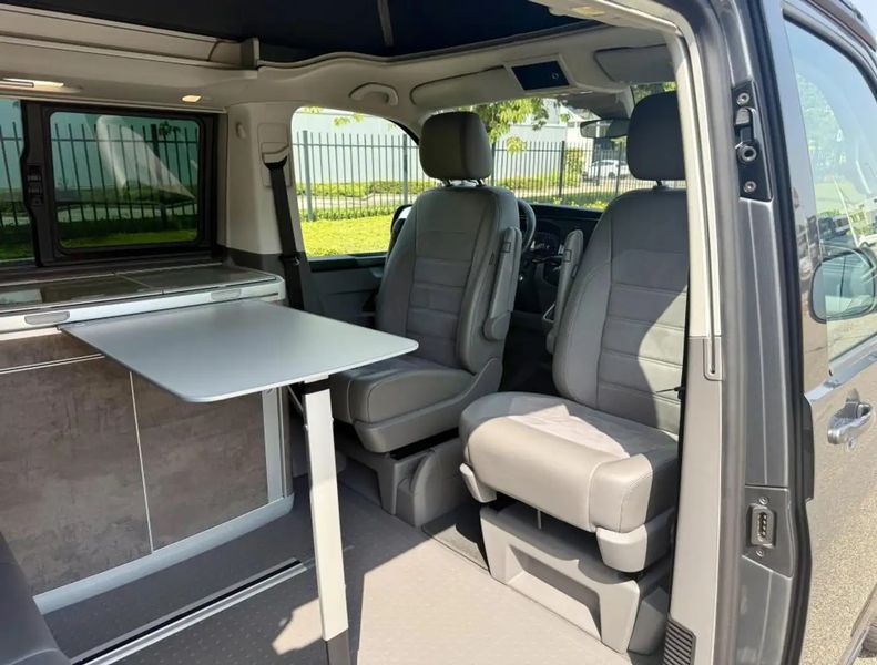 Volkswagen California • 2022 • 42,000 km 8